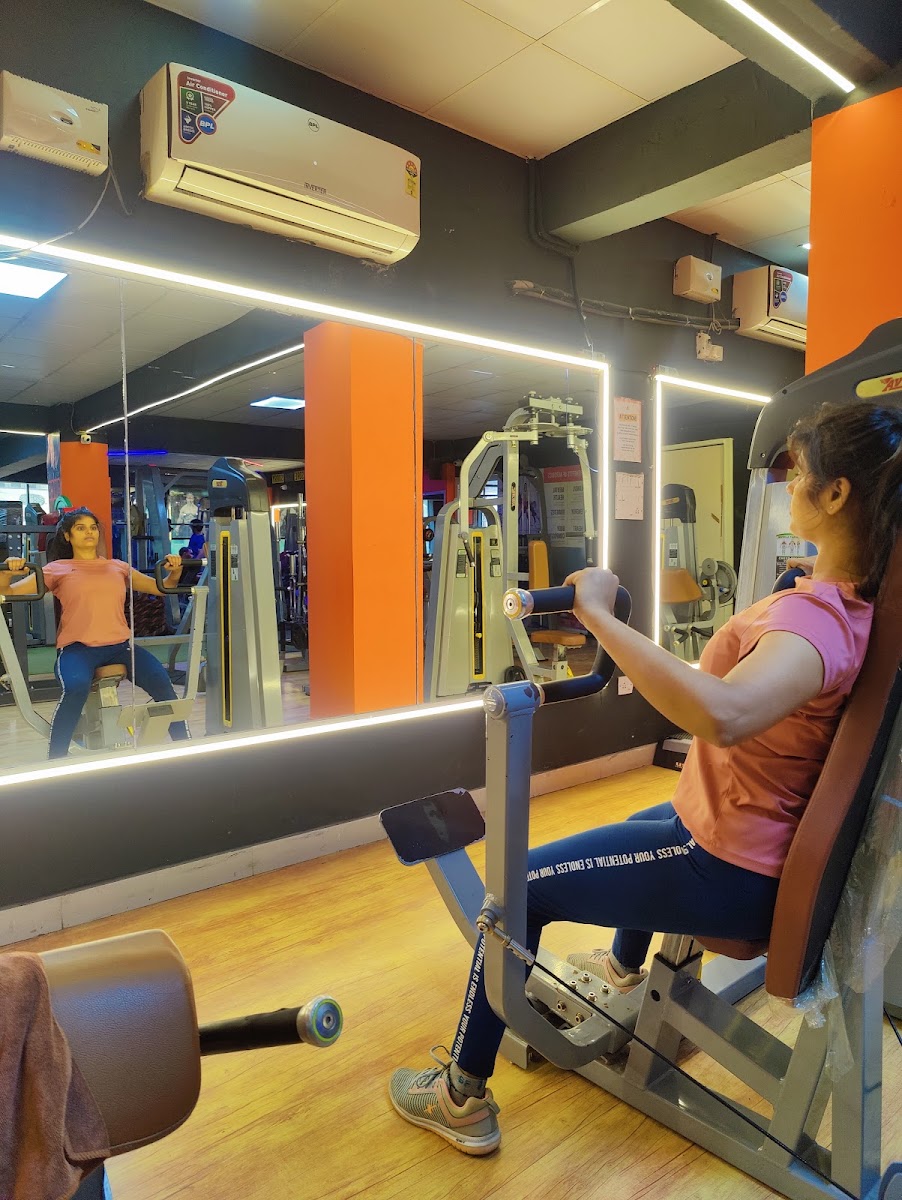 AbsoluteFit Gym, CrossFit and Wellness Studio - Marathalli gym facility photo 3, SRI GURUKRUPA COMPLEX, NO.4 & 7, 1st Floor 1st Main Road,Outer Ring Road, next to Kalamandir, above Aditya Liquor Mart, Hemanth Nagar, Anand Nagar, Aswath Nagar, Marathahalli, Bengaluru, Karnataka 560037, India