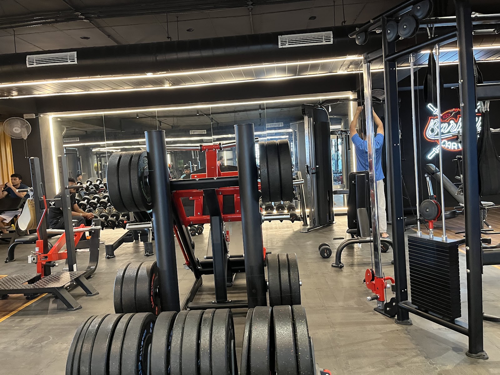 Barbell Cartel Gym gym facility photo 5, 5th floor, Gate, Varthur Main Rd, above ICICI Bank, next to Laughing Waters, Palm Meadows, Ramagondanahalli, Whitefield, Bengaluru, Karnataka 560066, India