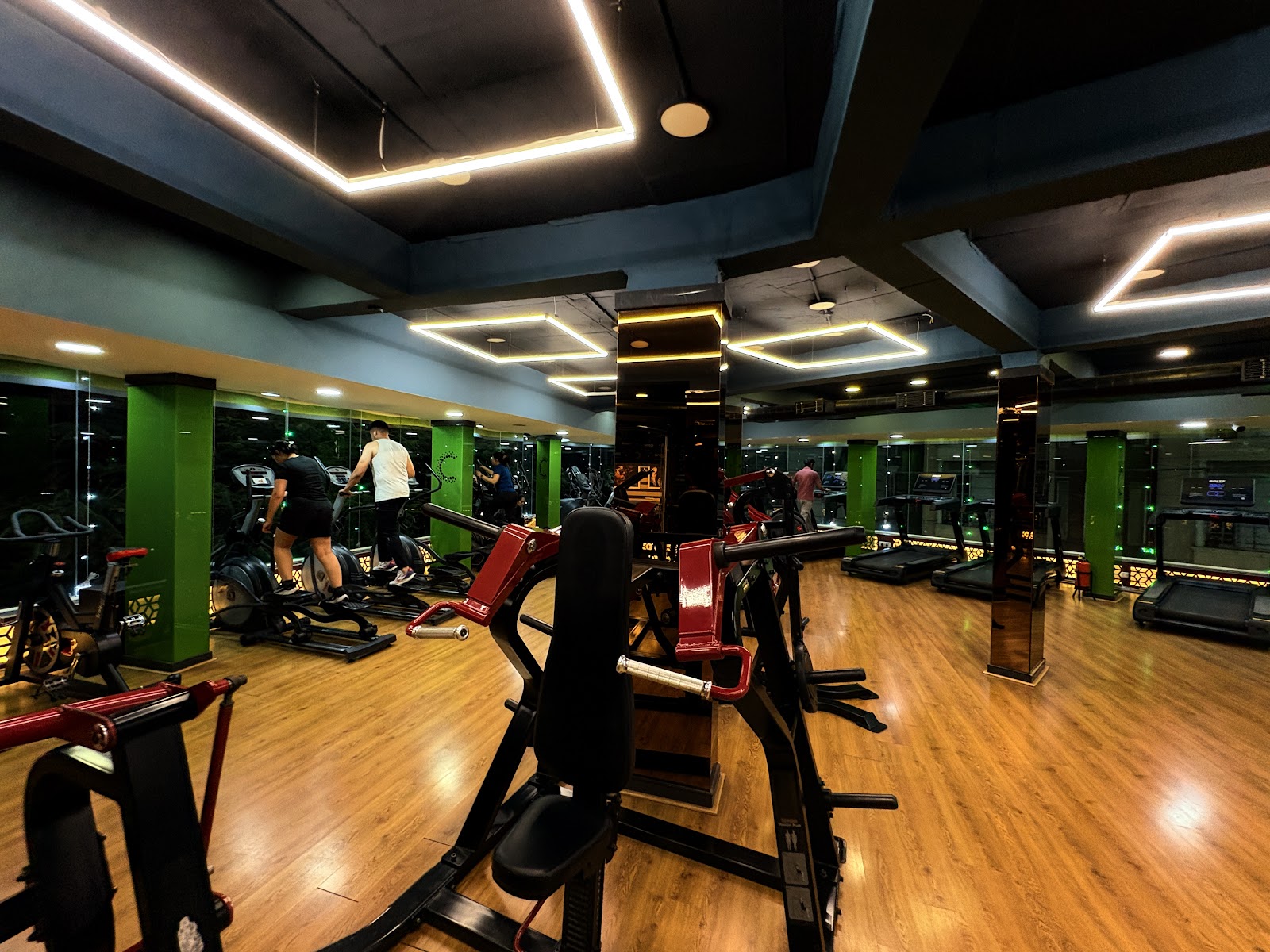 ICONIC FITNESS Koramangala 4th Block- Largest fitness chain in Bangalore | Best Rated | Unisex Fitness Centers | Gx Studio gym facility photo 3, 142 ST BED layout 1st Main Road, 8th - Cross Rd, Nirguna Mandir Layout, Cauvery Colony, Koramangala, Bengaluru, Karnataka 560034, India