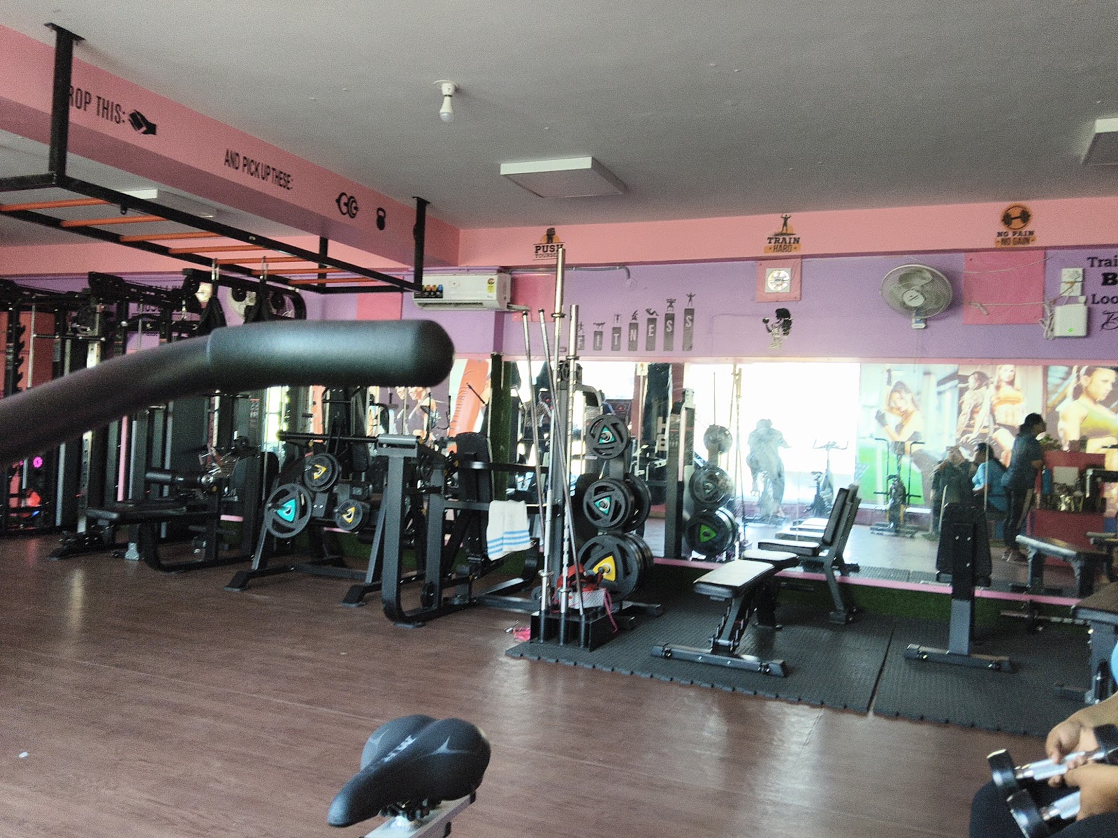 Queen's A1 Fitness gym facility photo 5, Malika lakshmi complex no:122/1, 2nd main road, 9th Cross Rd, Chamrajpet, Bengaluru, Karnataka 560018, India