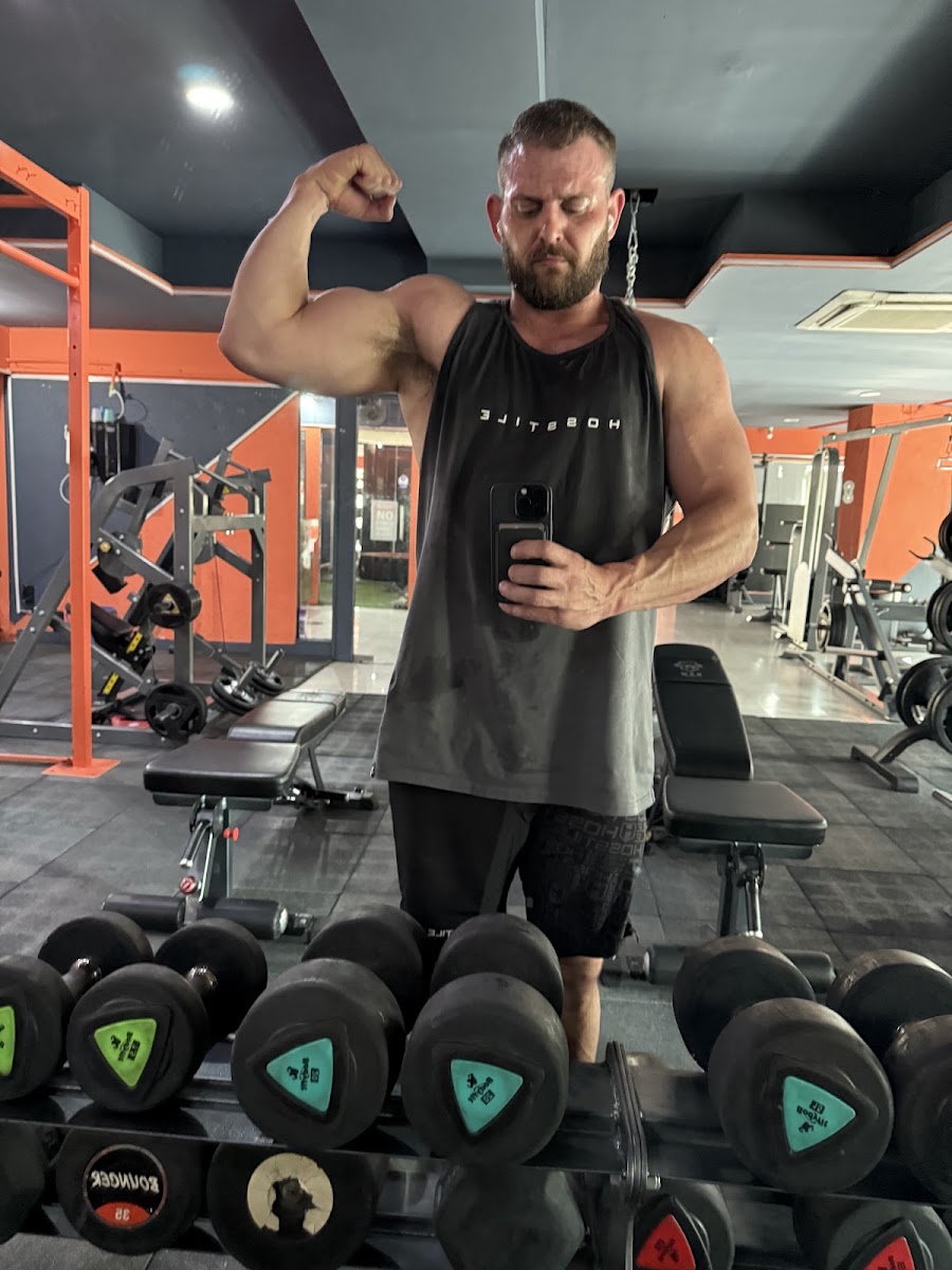 Raw Fitness _Best Gym In Richmond Town| Unisex gym gym facility photo 2, 1st floor, 18/1, Alexandria St, above royal mart supermarket, near Richmond Park, Richmond Town, Bengaluru, Karnataka 560025, India